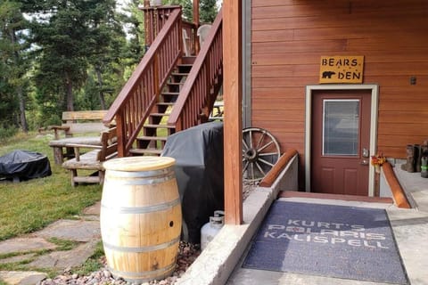 Hot Tub-Mountain View-Secluded-Entire Private Floor Haus in Seeley Lake