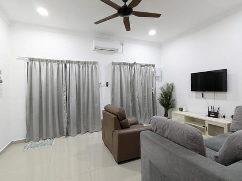 Beril Homestay Full Aircond, Free Wifi, Netflix, Water Filter House in Terengganu, Malaysia