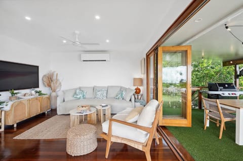TreasureView Beach House entire property House in Coolum Beach