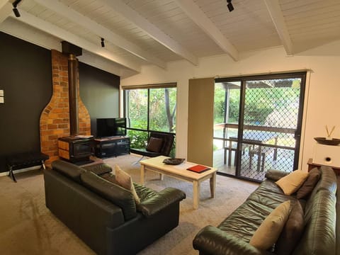 Rail Trail Cottage - Bright House in Porepunkah