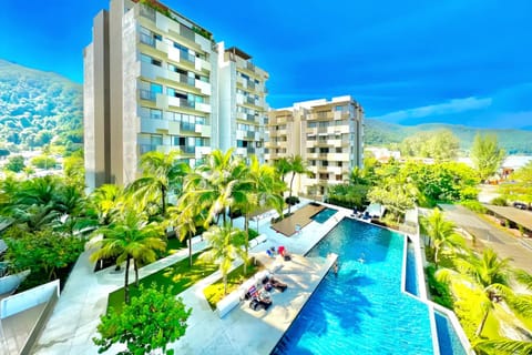 Pool view, Swimming pool, sunbed