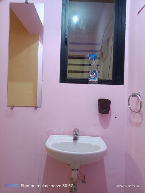 Private Room At Pushpanjali Residency Phase 2 Bungalow no A1 Owale Ghodbander Road Thane West Vacation rental in Thane