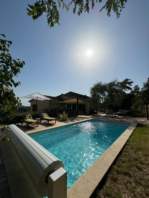 Pool view, Swimming pool, sunbed