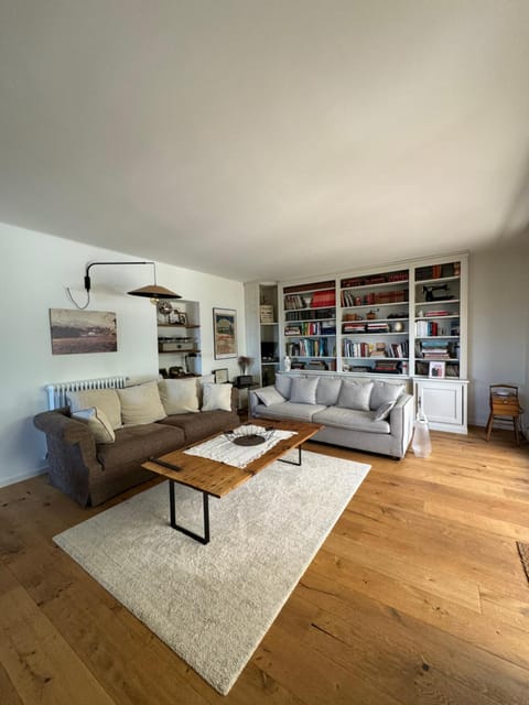 Library, Living room