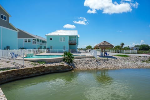 That sunset! Pool on the waters edge House in Rockport