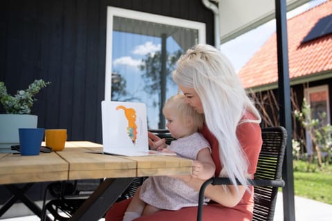 Vakantiehuis aan het water met omheinde tuin House in Friesland, Netherlands