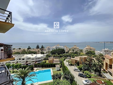 Pool view, Sea view, Swimming pool