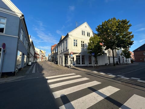 Property building, Street view, Location