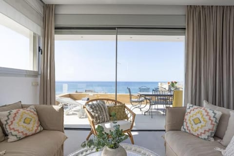 Balcony/Terrace, Living room, Seating area, Dining area, Sea view