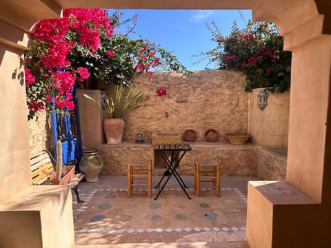 Patio, Garden, Living room