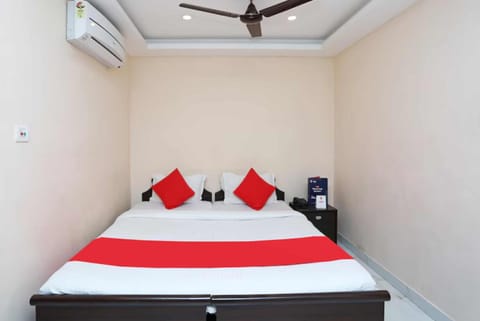 Goroomgo White Palace Hotel & Resort New Alipore Kolkata - Fully Air Conditioned Hotel in Kolkata