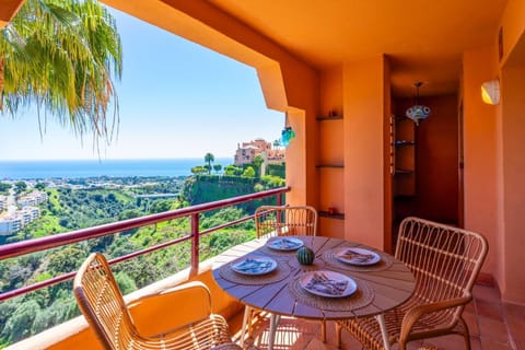 Natural landscape, View (from property/room), Balcony/Terrace, Balcony/Terrace, Dining area, Sea view