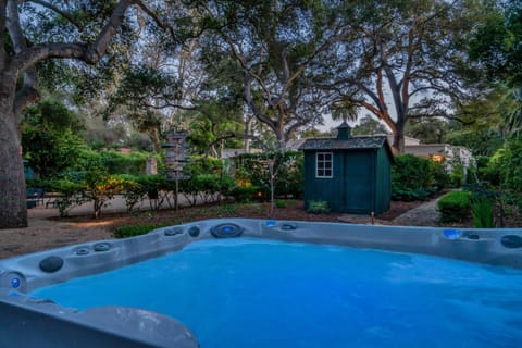 Lavish Montecito Home with Hot Tub, Patio and Gardens! Casa in Montecito