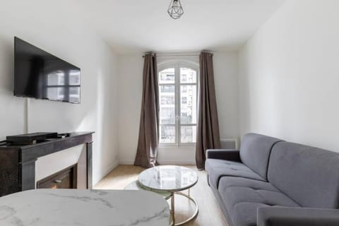 Collange/Levallois: Bel appartement BM 2BR/6P Condo in Levallois-Perret