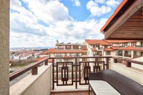 Property building, Day, View (from property/room), Balcony/Terrace