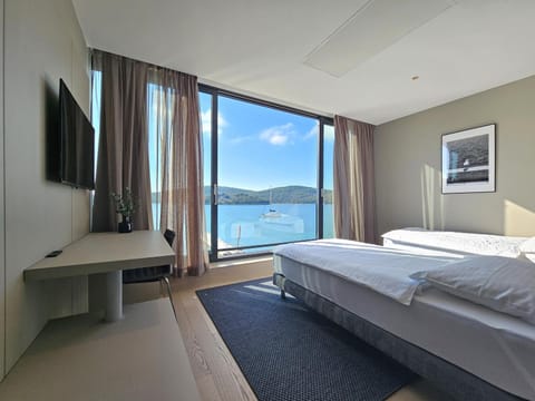 Bed, TV and multimedia, Bedroom, Sea view