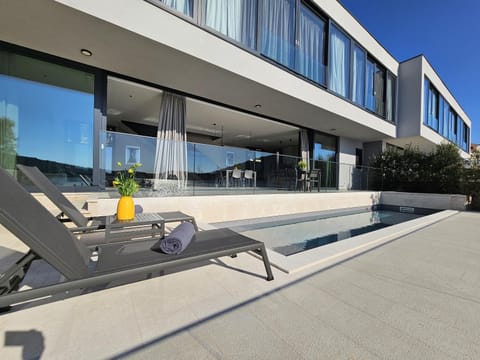 Day, Pool view, Swimming pool, sunbed