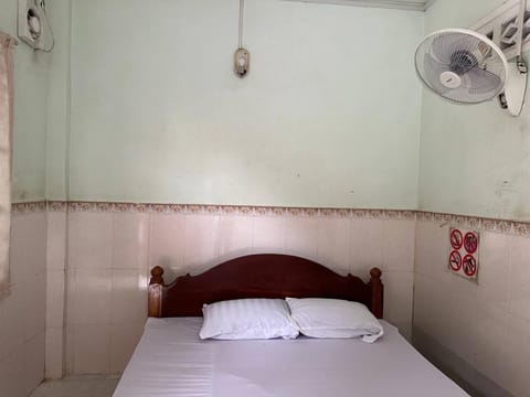 Palm Tree Quest House Bed and Breakfast in Krong Battambang