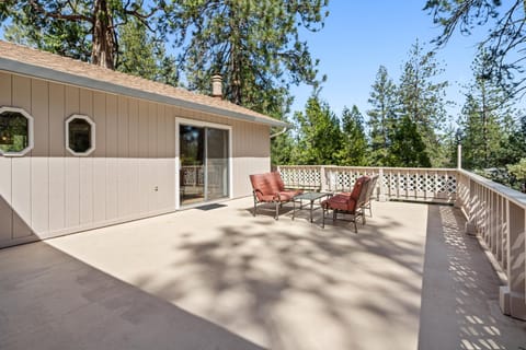 Tranquil Retreat - Home with Spacious Deck & Grill home House in Groveland