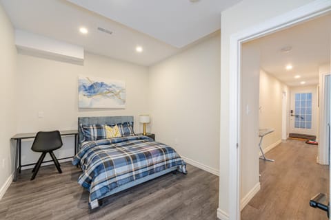Private basement bedrooms in Oakville Bed and Breakfast in Oakville