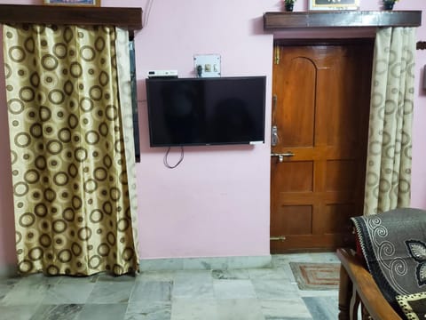 Entire 2bhk ground-floor suite in independent house House in Secunderabad