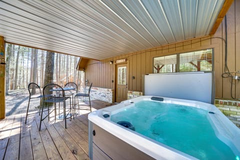 Broken Bow Cabin with Private Hot Tub 2 Mi to Lake! House in Broken Bow