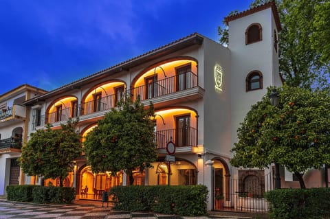 Property building, Facade/entrance, Night