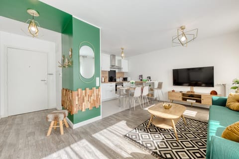 Communal lounge/ TV room, Living room, Lounge or bar, Seating area, sunbed