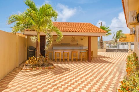 OJ88 - Private Villa with pool - 5 min from Palm Beach - 4BR house Villa in Noord