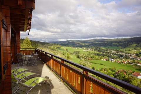 Les Genévriers Chalet in Jura