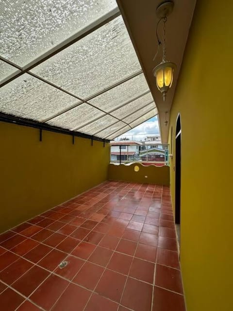Lujosa casa cerca del aeropuerto en TUMBACO CENTRO Maison in Quito