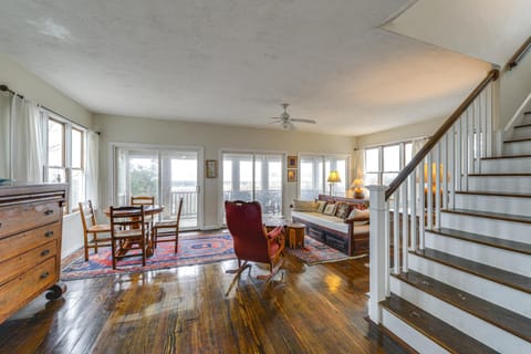 Marshfield Home with 4 Decks and Private Beach Access! House in Ocean Bluff Brant Rock
