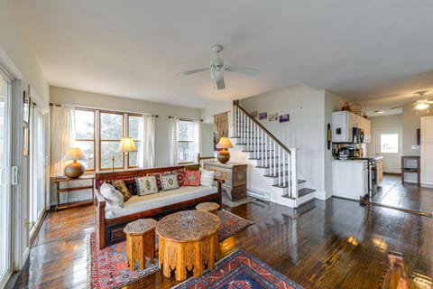 Marshfield Home with 4 Decks and Private Beach Access! House in Ocean Bluff Brant Rock