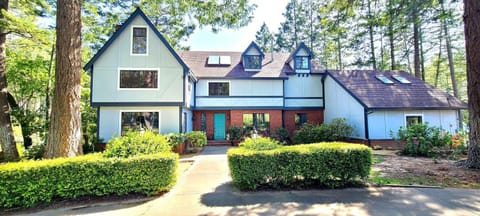 Property building, Facade/entrance, Garden