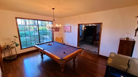 Billiard, Game Room