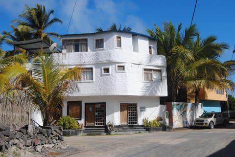 Property building, Facade/entrance, Lobby or reception, Street view