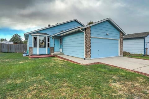 4BD Quiet Suburbs Near Fort Carson House in Colorado Springs