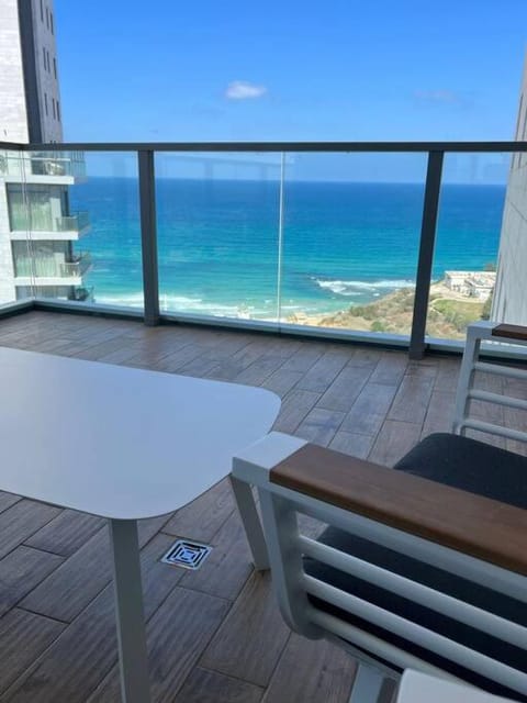 דירת פאר על הים VIP apartment near the beach Condo in Haifa District