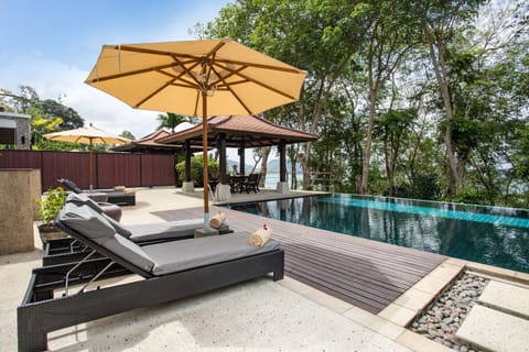 Grand Seaview 5BR Villa Kalim 5, Pool and Billiards, near Patong Beach Villa in Patong