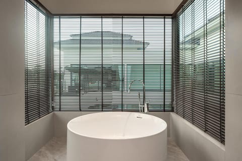 Bathroom, Bath