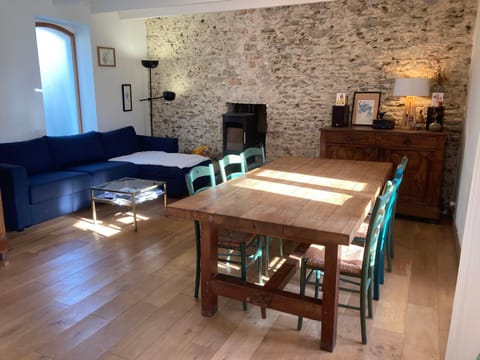 Maison rénovée avec jardin, proche commerces et plage, Locmaria - FR-1-418-245 Casa in Locmaria