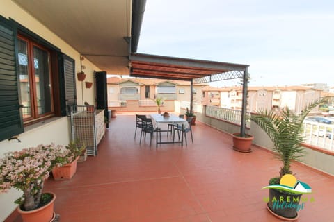 Property building, Patio, View (from property/room), Balcony/Terrace, Dining area