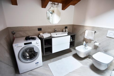 Toilet, Bathroom, bidet, towels, washing machine