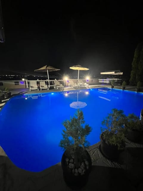 Night, Swimming pool, sunbed