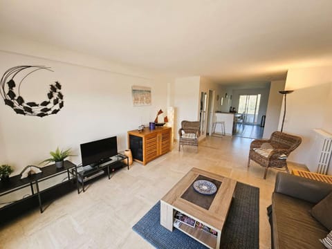 Bel appartement, 6 couchages, WIFI, climatisé, parking, 10 minutes à pied de la mer Apartment in Sanary-sur-Mer