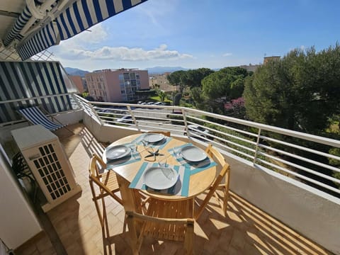 Bel appartement, 6 couchages, WIFI, climatisé, parking, 10 minutes à pied de la mer Apartment in Sanary-sur-Mer