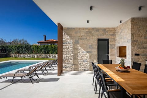 Patio, Pool view, Swimming pool, sunbed