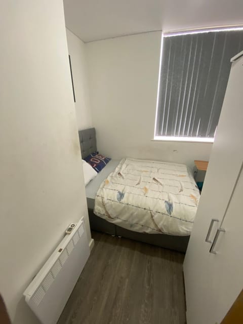 Cozy, comfortable bedroom in a shared flat, within a walking distance of the train station in Wigan Town Centre Urlaubsunterkunft in Wigan