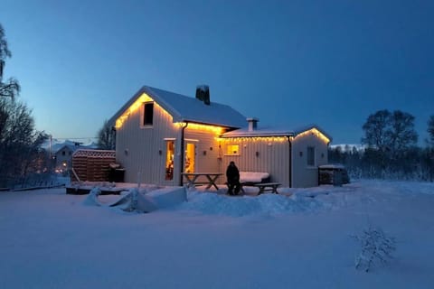 Bestemors hus ca 3mil utenfor Sortland Sent House in Nordland, Norway