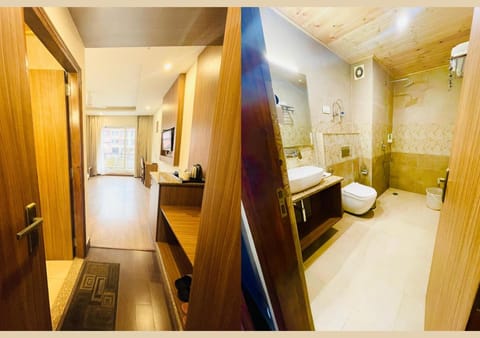 Shower, Facade/entrance, Bed, Bathroom, Photo of the whole room, towels, wardrobe